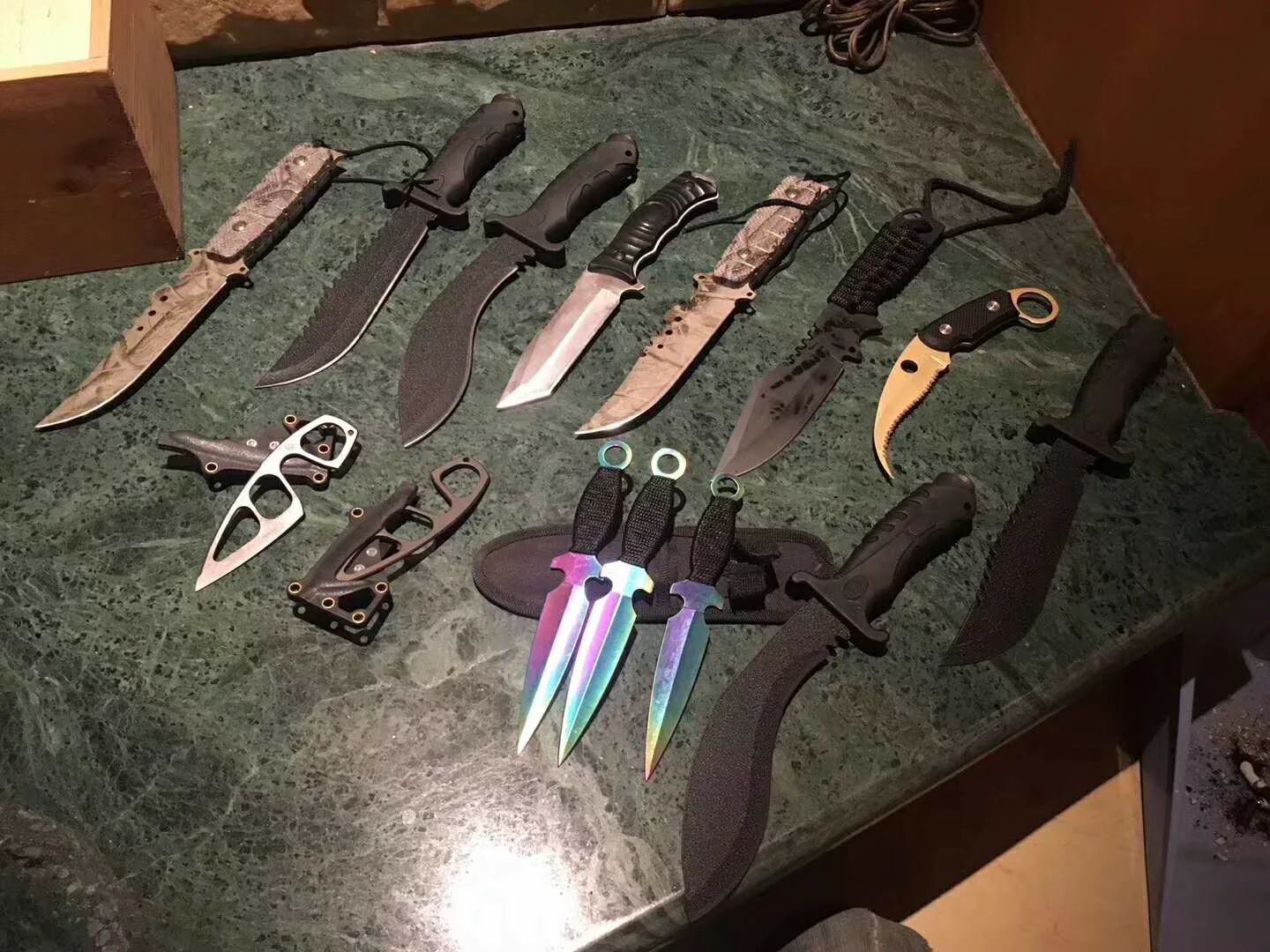 FB528 wholesale and custom knife style