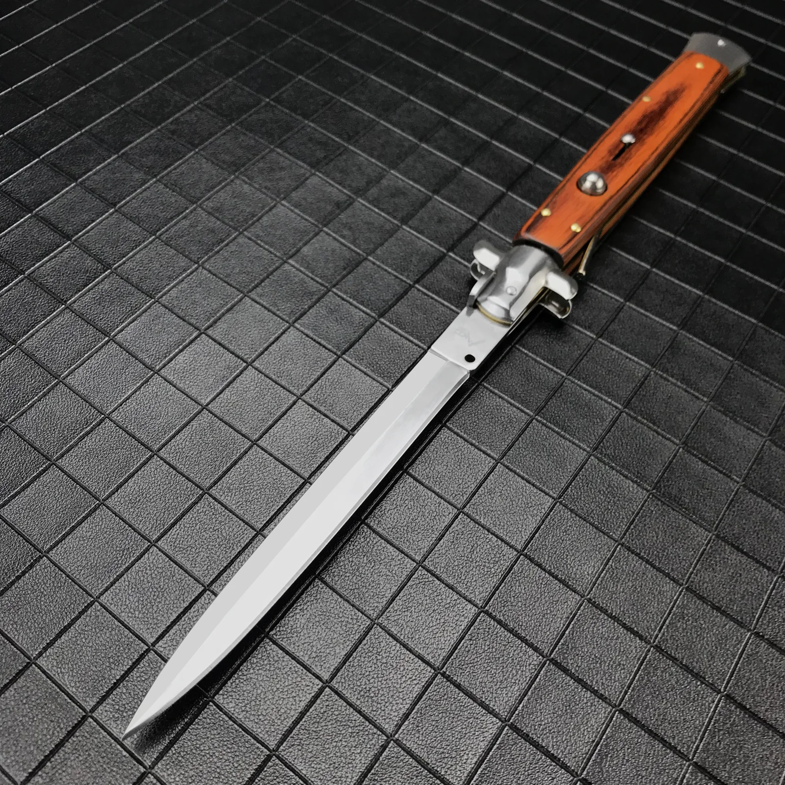 FL689 wholesale and custom knife style
